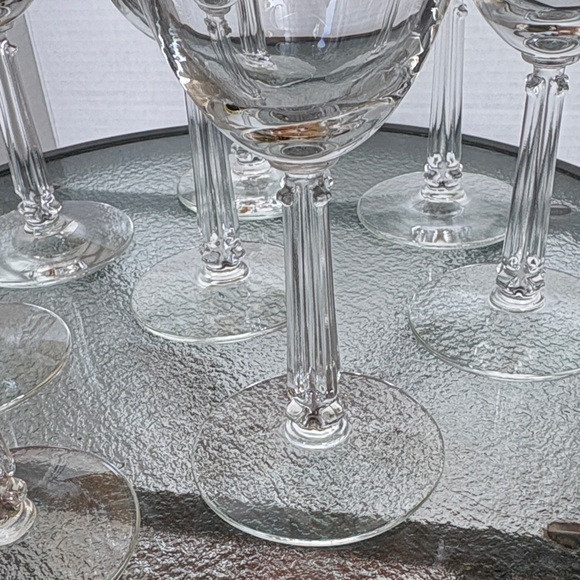 Elegant Clear Wine Glass Set